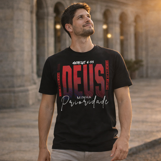 Camiseta Frase "Jesus Vive Deus Prioridade"