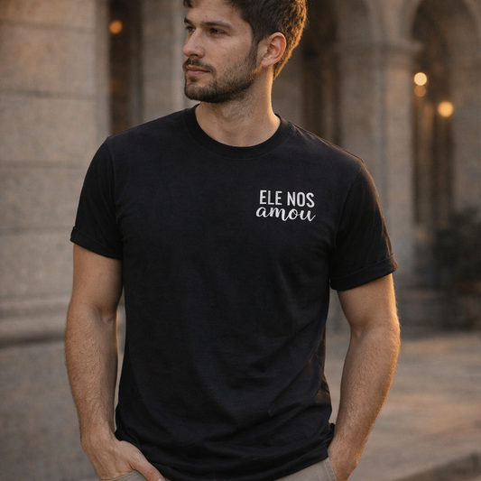 Camiseta Frase "Nós o amamos, pois Ele nos Amou Primeiro"