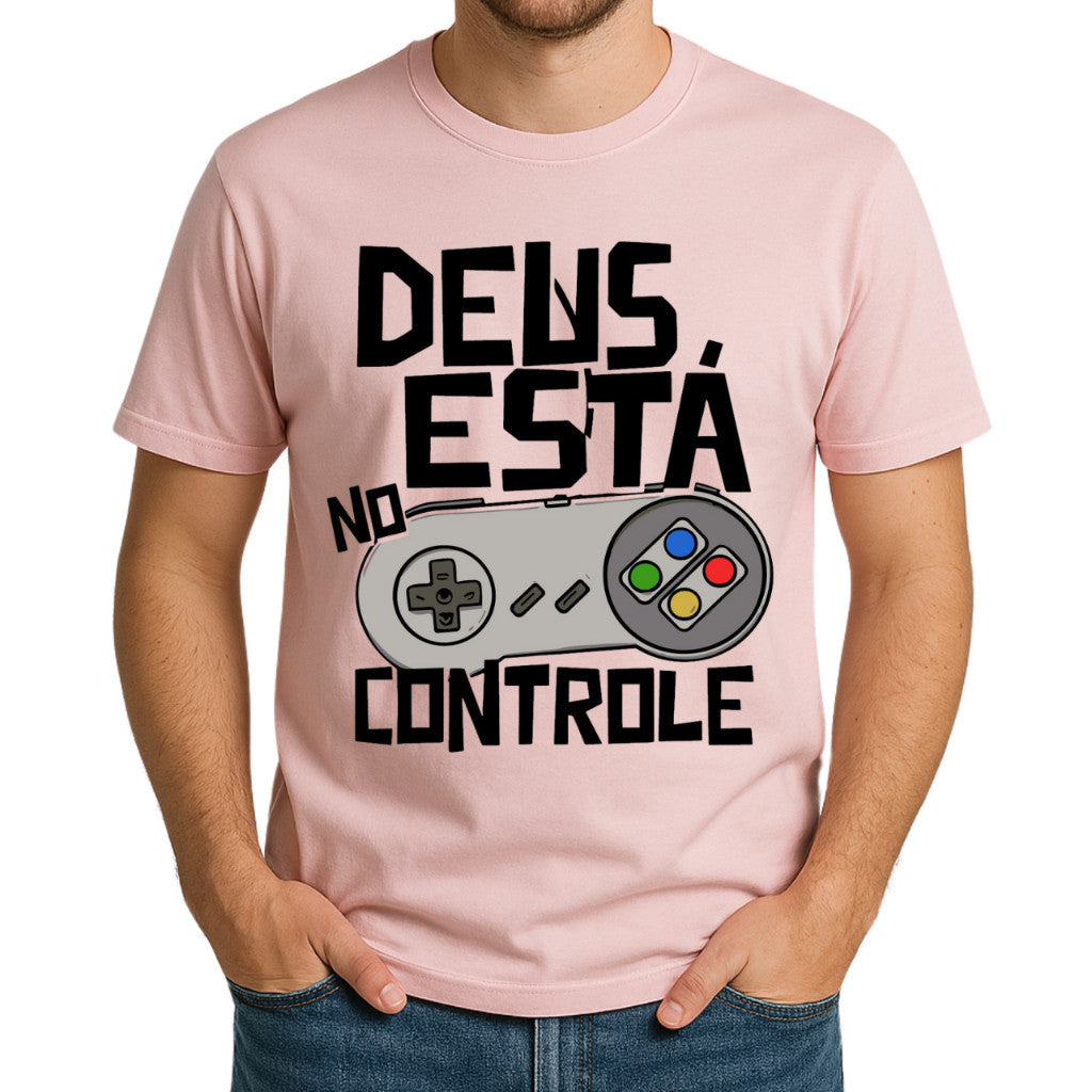 Camiseta Frase "Deus Esta No Controle"