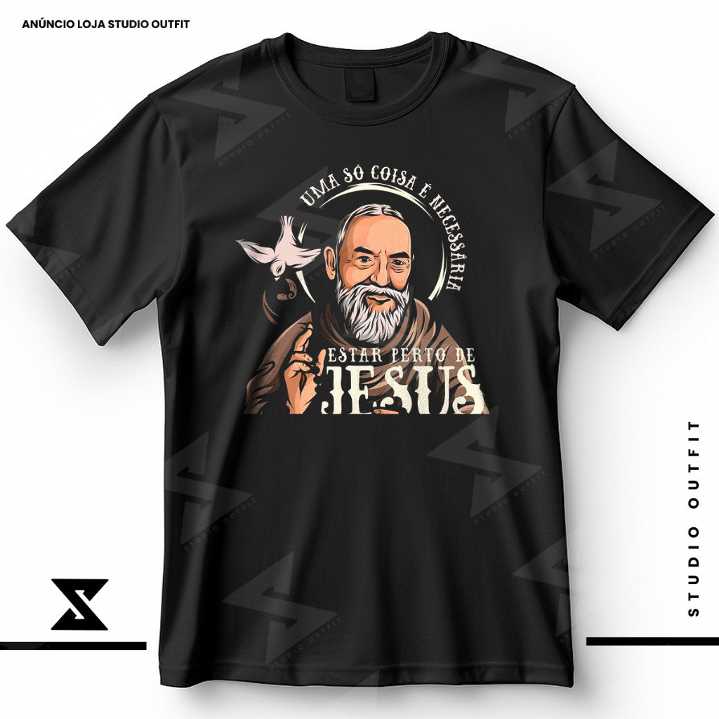 Camiseta São Padre Pio - Frase "Estar Perto de Jesus"